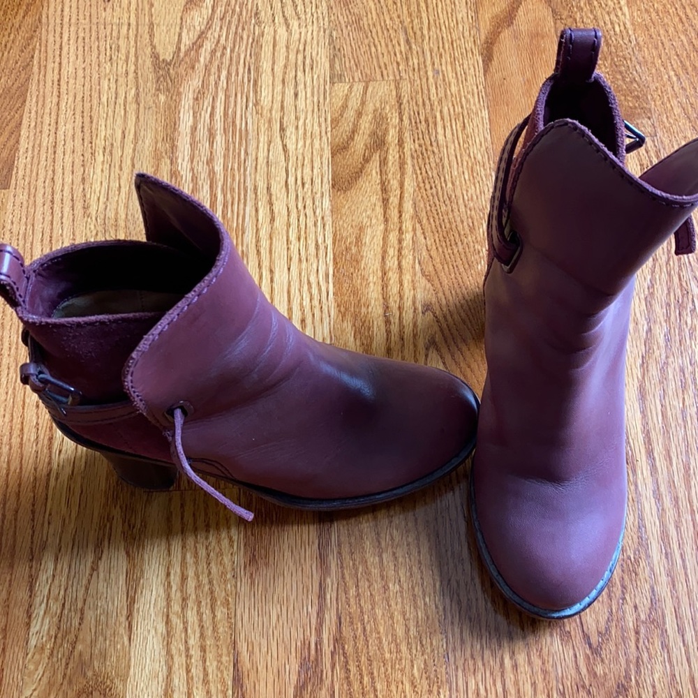 Acne Burgundy botties